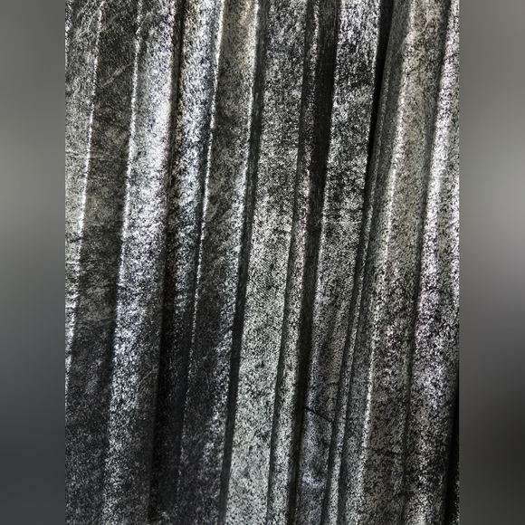 Peter Nygard Metallic Pleated Skirt Silver Black Midi Skirt Shiny Size S - Picture 4 of 7